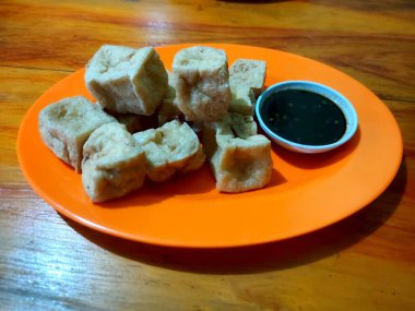 Çin tarzı gevrek derin Kızarmış tofu