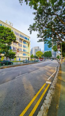 Singapur Ocak 12023: Singapur 'daki Old Hill Caddesi Polis Merkezi Tarihi Binası. Renkli Windows panjurlu Neo-klasik Style Building. River Valley Yolu 'ndan