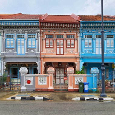 Singapur - 3 Ocak 2023 - Koon Seng Yolu üzerinde bir dizi geleneksel Çin ev mimarisi