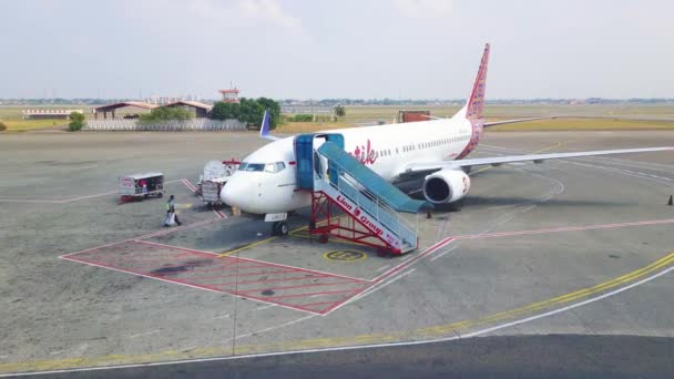 Jacarta Oct 2023 Uma Aeronave Comercial Batik Air Conectada Uma — Vídeo de Stock