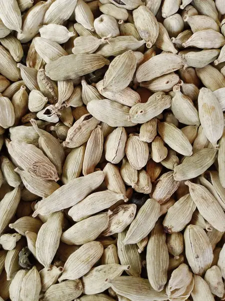 Kakule, yemeği lezzetli yapmak için kullanılır..