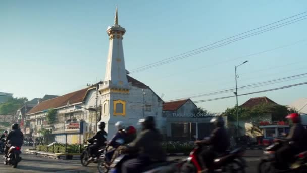 Tugu Yogyakarta Ινδονησία 2020 Πολλά Οχήματα Περνούν Από Την Περιοχή — Αρχείο Βίντεο