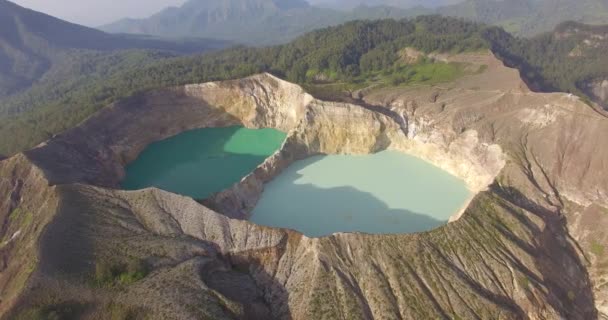 Vista Aérea Dos Lagos Cratera Kelimutu Indonésia Bela Natureza Fundo — Vídeo de Stock