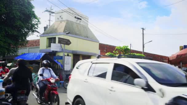 Kota Gede Yogyakarta Endonezya 2022 Motosiklet Kalabalığı Arabalar Geleneksel Pazardaki — Stok video