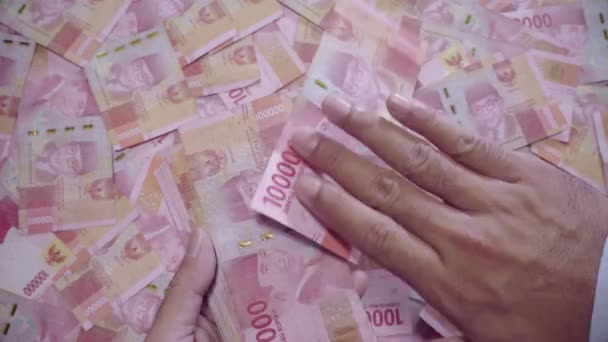 Les Riches Fous Dispersent Idr 100 000 Vantant Vie Riche — Video