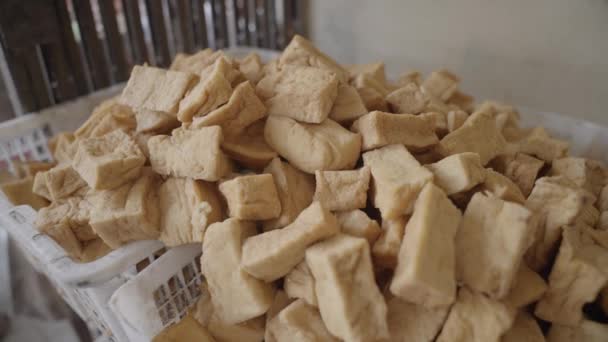 Sono Disponibili Abbondanti Porzioni Tofu Fritto Pronte Essere Gustate Mercato — Video Stock
