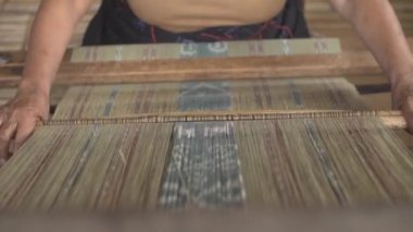 Geleneksel dokuma dokuma tezgahı Doğu Nusa Tenggara Endonezya 'dan