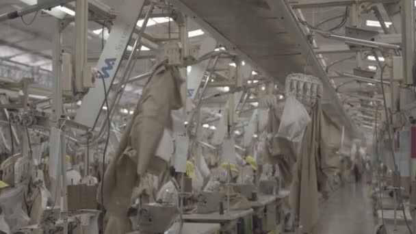 Klaten Indonésie Února 2022 Závěsný Dopravníkový Systém Textilní Továrně — Stock video