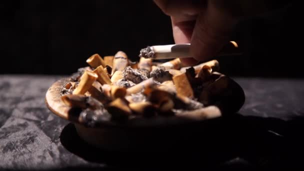Sigara Küllerinin Atıldığı Bir Yer Sigara Izmaritleri Için Bir Yer — Stok video
