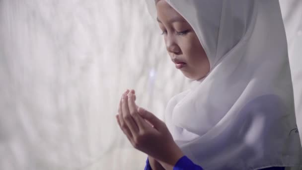 Cute Asian Muslim Girl Wearing Hijab Makes Prayer Gesture Holy — Stock Video