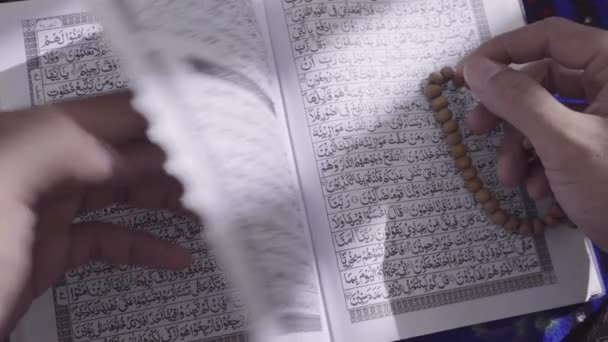 Man Hand Holds Prayer Beads Reads Holy Quran Gently Turning — Stock Video