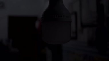 Öndeki ışıkların CU 'su gece açılıyor. Geceleri ışığı aç..
