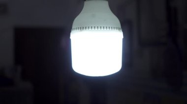 Öndeki ışıkların CU 'su gece kapanıyor. Geceleri ışığı kapat..