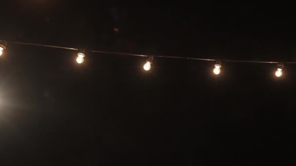 Światła Świąteczne Ciepłe Żarówki Sznurku Strzał Panoramiczny 1080P — Wideo stockowe