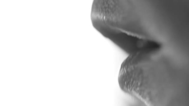 Fekete Fehér Videó Egy Szájáról Ahogy Beszél Vagy Énekel Művészi — Stock videók