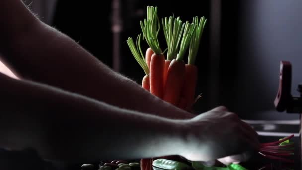 Las Zanahorias Los Guisantes Están Preparados Para Rodaje Tiro Comercial — Vídeo de stock