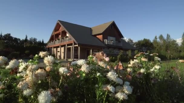 Güzel Misafir Evine Restorana Kadife Çiçekleri — Stok video