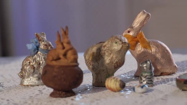 Rack Focus Plano Plano Figuritas Mazapán Muy Antiguas Conejos Polluelos — Vídeo de stock