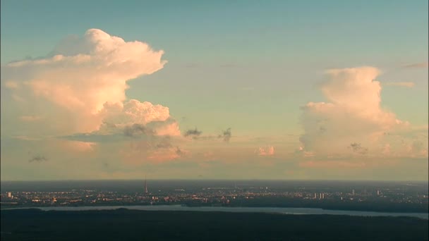 从上方俯瞰里加市的超广袤天空 — 图库视频影像