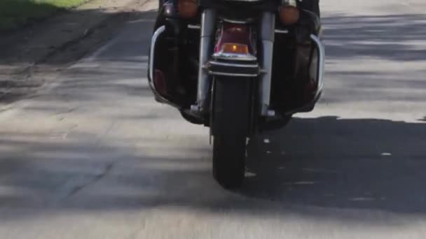 Řízení Zblízka Záběr Přední Části Předního Kola Motocyklu Při Jízdě — Stock video