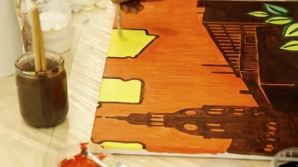 Dolly Gros Plan Artiste Finissant Peindre Une Peinture — Video