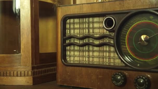 Dolly Zbliżenie Strzał Vintage Radio — Wideo stockowe