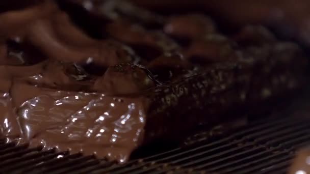 Tiro Macro Movimento Lento Estático Excesso Chocolate Sendo Soprado Fora — Vídeo de Stock