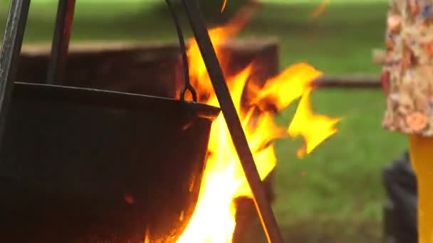 Hand Held Close Shot Black Pot Boiling Fire While Rains — Stock Video