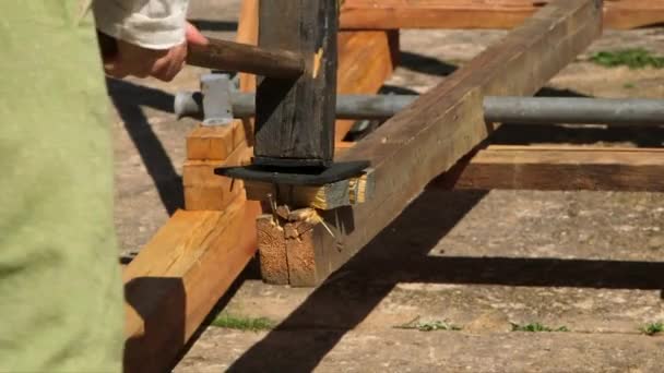Statyczne Zbliżenie Shot Homemade Drewniany Młot Gry Coraz Knocked Łamane — Wideo stockowe