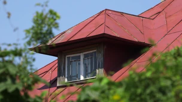 Static Medium Shot Fabulous House Jendela Atap Attik — Stok Video