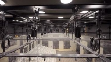 Staedicam Geniş Çekim Çatı Bağlı Elektrik Zinciri Gerilim Kablosu Zemini 'nin üstüne