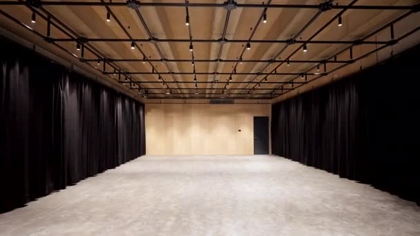 Steadicam Wide Shot Empty Hall Teatro Ensayo Música Danza Orquesta — Vídeos de Stock