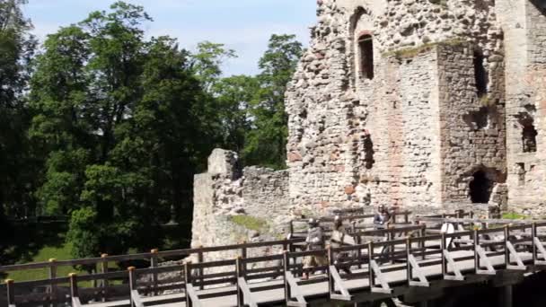 Wide Shot Soldiers Medieval Knight Costumes Fighting Bridge Old Castle — Stock Video