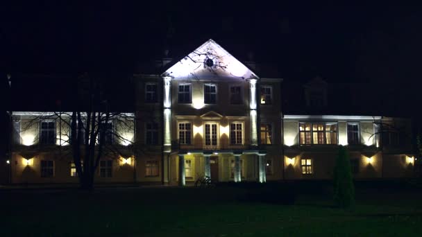 Pencahayaan Dekoratif Dari Bangunan Manor Dimatikan Malam Hari — Stok Video