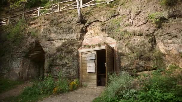 Abra Porta Caverna Rocha Café Mais 300 Cavernas Subterrâneas Artificialmente — Vídeo de Stock