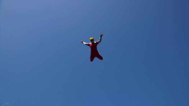Чоловік Костюмі Скелелазіння Літає Над Вертикальним Вітровим Тунелем Вертикальний Вітровий — стокове відео
