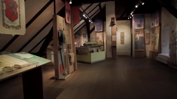 Sala Museu Castelo Medieval Com Antiguidades Evidências Período Castelo Turaida — Vídeo de Stock