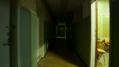 Sovyet döneminden kalma gizli bir nükleer savaş sığınağında boş bir koridor. Gizli sığınak yerin 9 metre altında yer alıyor. Nükleer Savaş Olayında Komünist Güç Seçkinleri Barınağı.