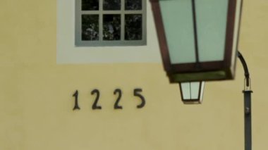 ANNO 1225 Kırsal Bölgedeki Çok Eski Yenilenmiş Kilisede Yıl Sayıları. Araisi Kilisesi ile ilgili ilk yazılı kayıtlar 1445 yılına ait..