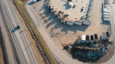 Eskilstuna, İsveç 3 Mart 2024. Retuna 'nın Aereal manzarası, İsveç' in Eskilstuna kentindeki bir geri dönüşüm fabrikası..