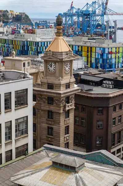 Valparaiso, Şili. 1 Aralık 2023. Reloj Turri (Turri Kulesi Saati) veya Edwards Binası.