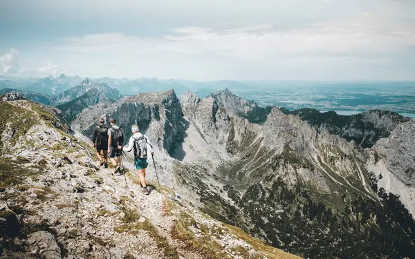 Омаммеру Алпс Овария Германия Июня 2020 Три Альпиниста Вершине Горы Стоковое Фото