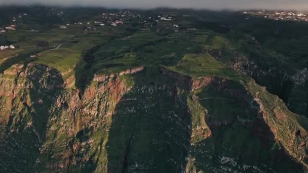 Voo Drone Nas Falésias Perto Cascada Gargantua Funda Com Uma — Vídeo de Stock
