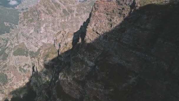 Drone Panning Curral Das Freiras Pico Areeiro Mountain Madeira — Vídeos de Stock