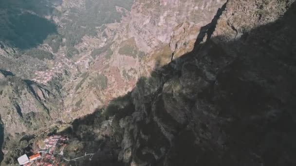 Беспилотник Поворачивает Налево Сторону Города Curral Das Freiras Мадейра — стоковое видео