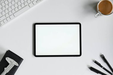 Üst görünüm ofis dijital tablet kahraman başlık şablonu..