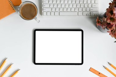 Üst görünüm ofis dijital tablet kahraman başlık şablonu..