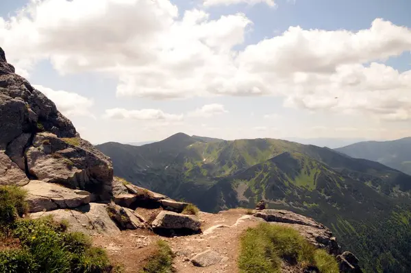 Kasprov Tepesi, Polonya Dağları 'nın güzel manzarası