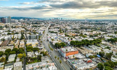 Santa Monica şehir merkezinden Los Angeles California 'ya. Şehir merkezinin hava panoraması. Yüksek kalite fotoğraf