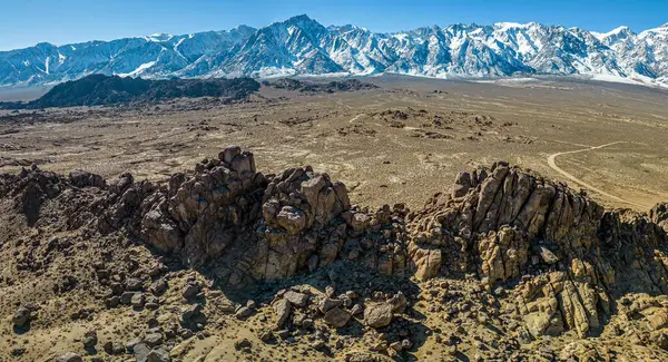 Arkasında Whitney Dağı olan Alabama Tepeleri. Film Raod. Hava Panoraması. Yüksek kalite fotoğraf